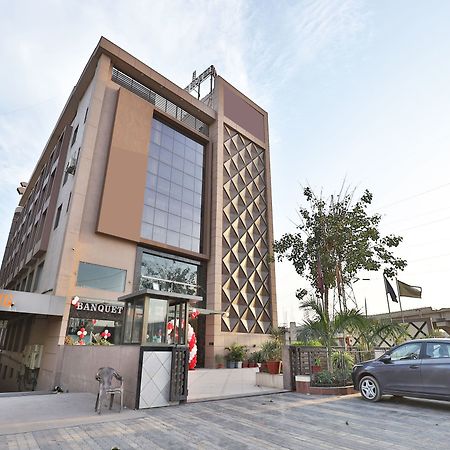 Oyo 13253 The Grand Vinayak Hotel Ахмедабад Экстерьер фото
