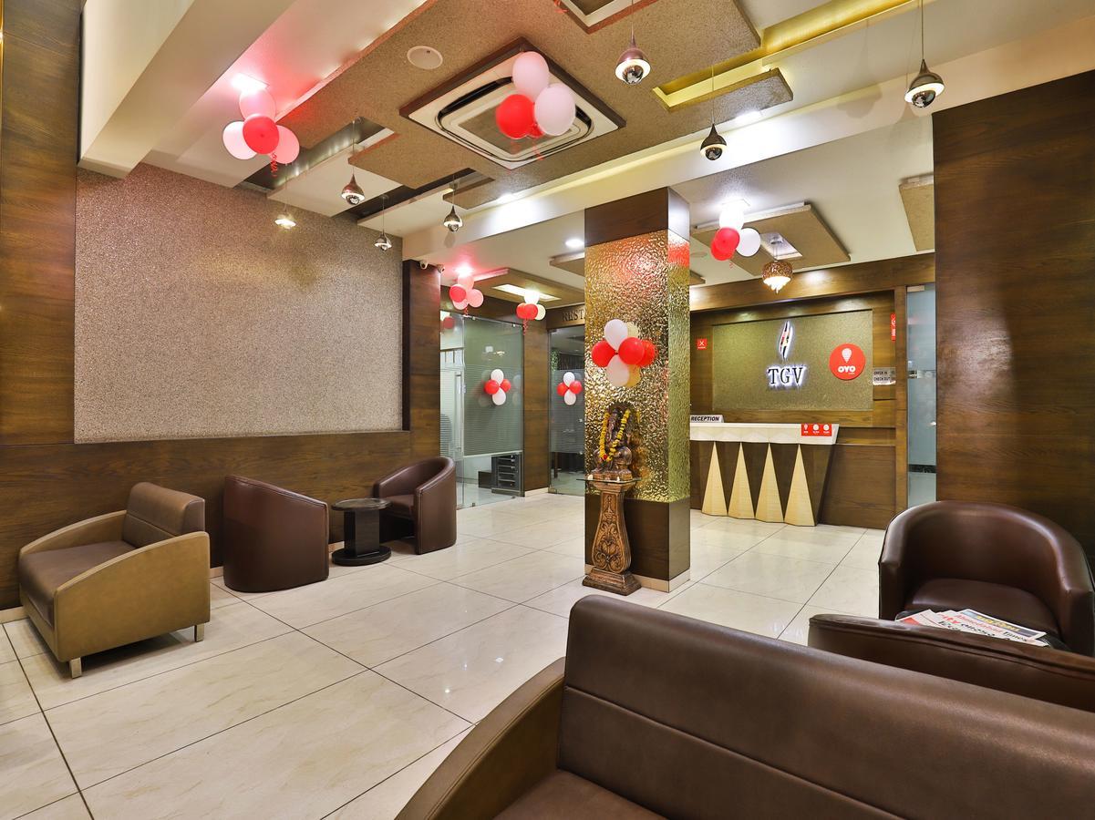 Oyo 13253 The Grand Vinayak Hotel Ахмедабад Экстерьер фото