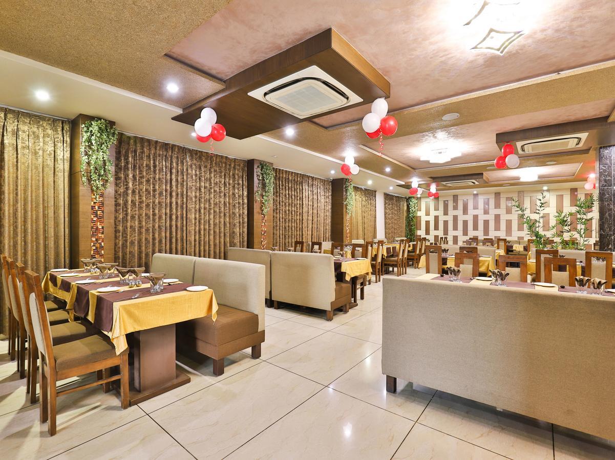 Oyo 13253 The Grand Vinayak Hotel Ахмедабад Экстерьер фото