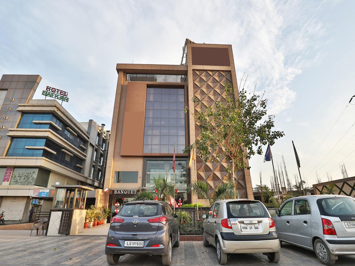 Oyo 13253 The Grand Vinayak Hotel Ахмедабад Экстерьер фото