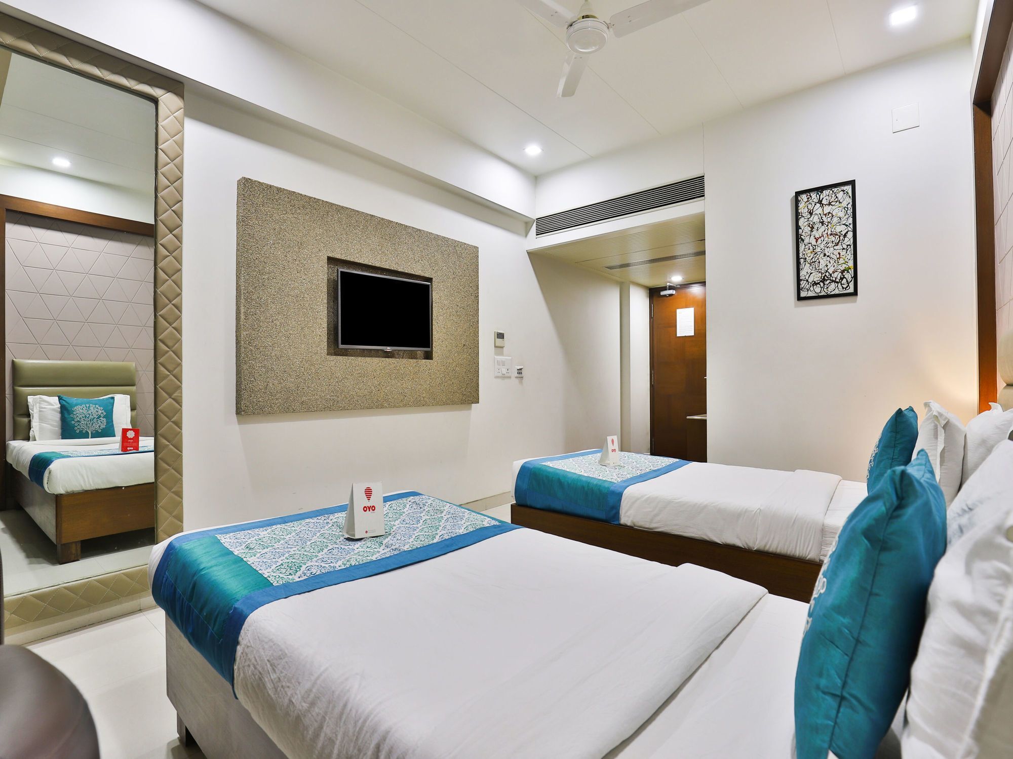 Oyo 13253 The Grand Vinayak Hotel Ахмедабад Экстерьер фото
