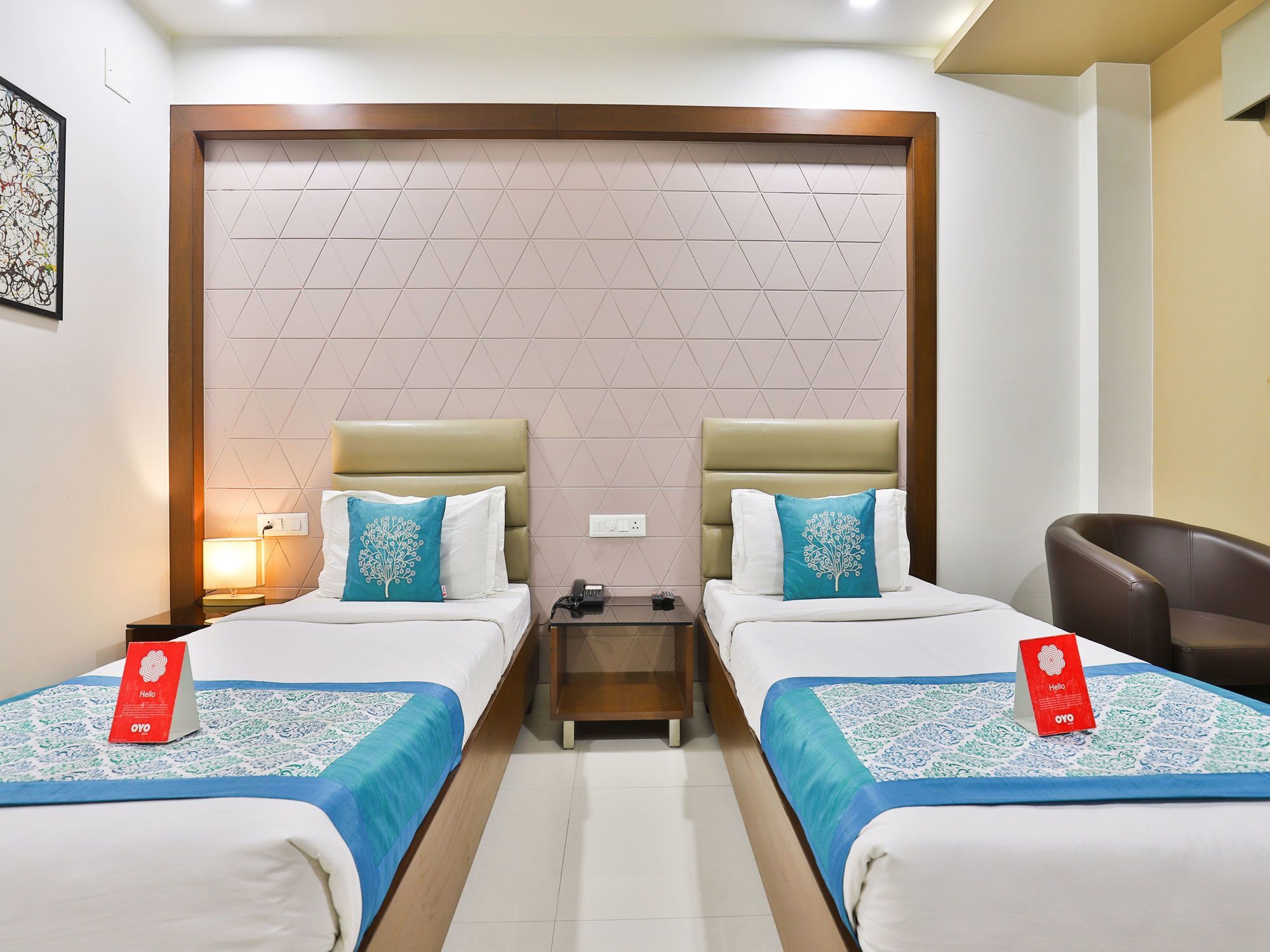 Oyo 13253 The Grand Vinayak Hotel Ахмедабад Экстерьер фото