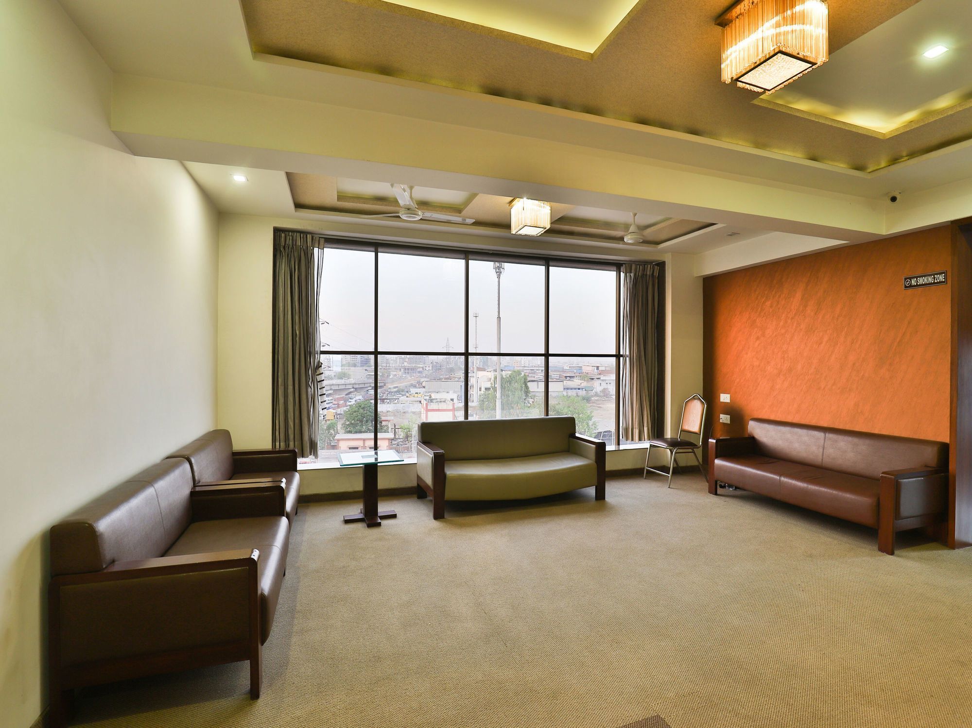 Oyo 13253 The Grand Vinayak Hotel Ахмедабад Экстерьер фото